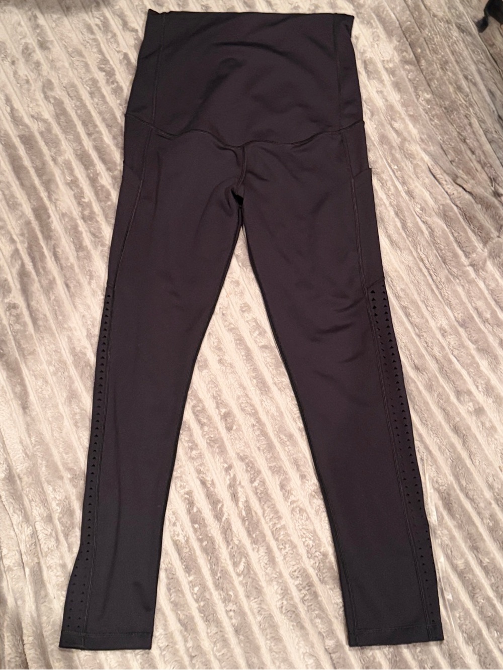 High-Waist Black Maternity/Postpartum Leggings‎ with Side Laser-Cut Detail
